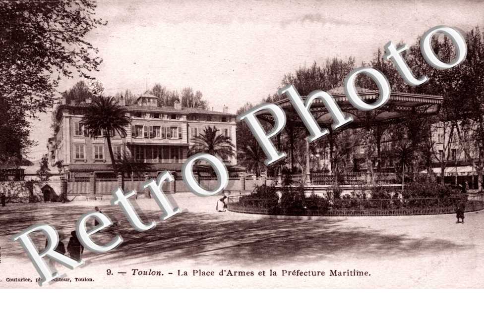 la place d'Armes et la prefecture Maritime