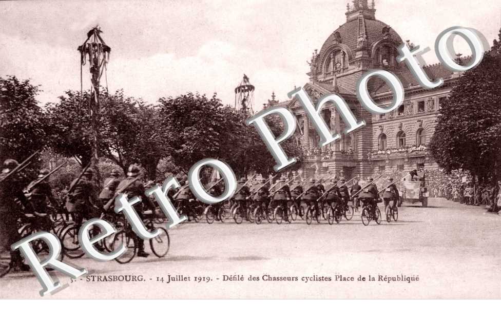 14 Juillet 1919, Defile des Chasseurs cyclistes Place de la Republique