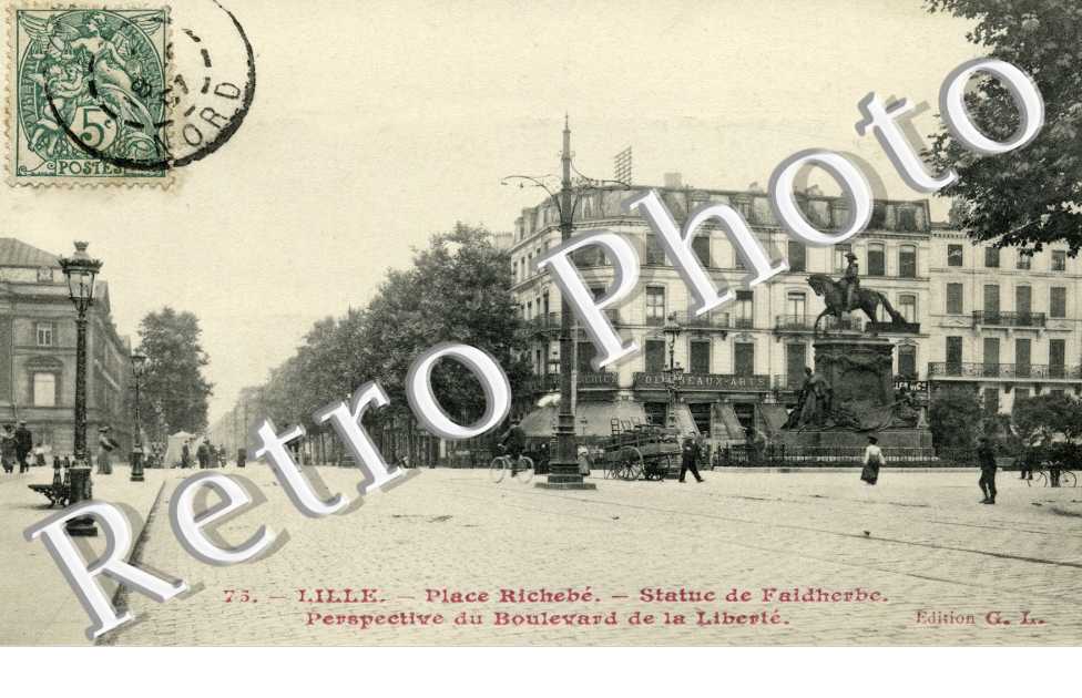 Place Richebe - statue de faidherbe Perspective du Boulevard de la Liberté