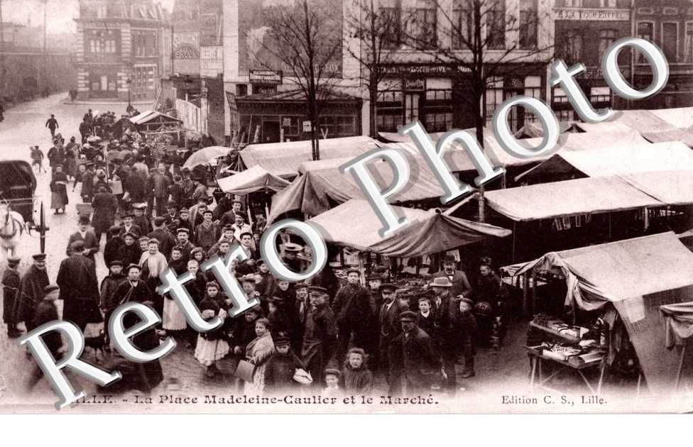 La Place Madeleine Caulier et le Marche