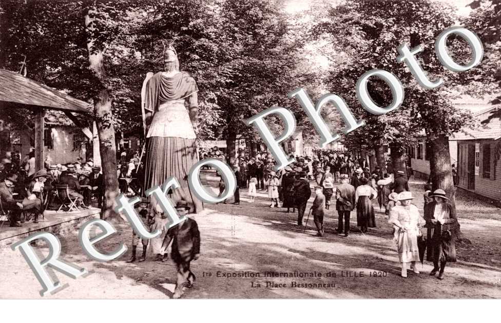 Exposition Internationale de Lille 1920 - la place Bessoneau