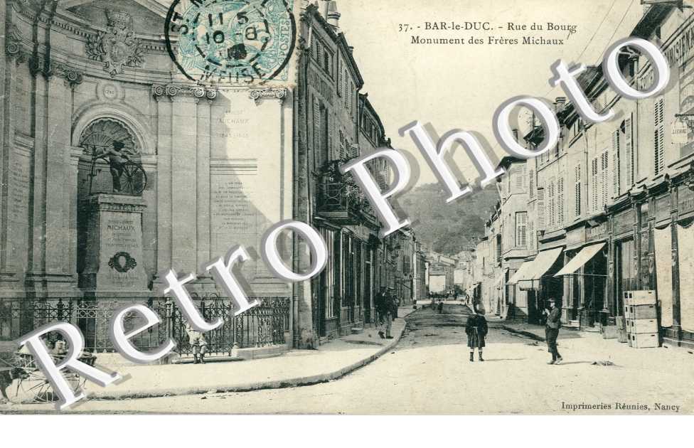 rue du Bourg Monument des Freres Michaux