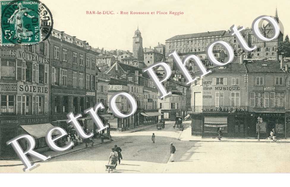 Rue Rousseau et Place Reggio