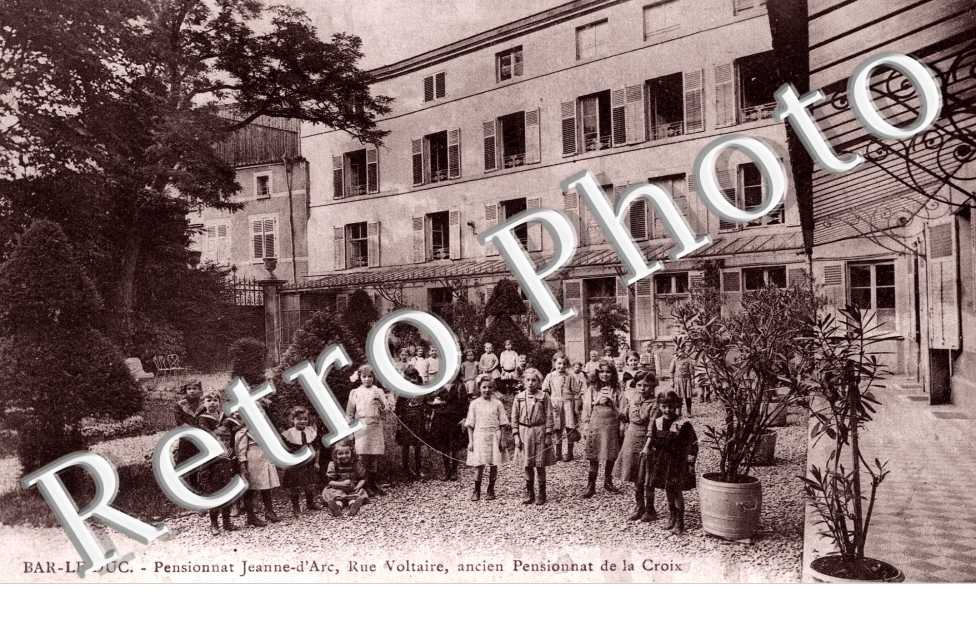 Pensionnat Jeanne d'Arc, Rue Voltaire, ancien Pensionnat de la Croix