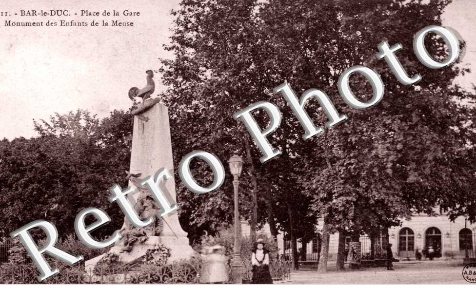 Monument des Enfants de la Meuse, place de la Gare