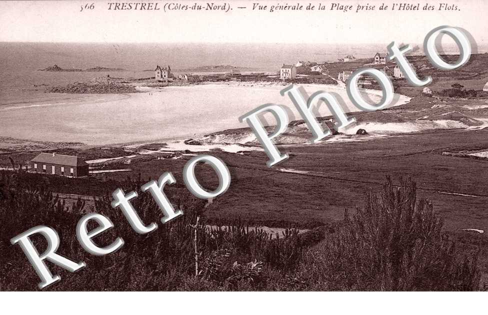 Vue generale de la plage prise de l'hotel des Flots