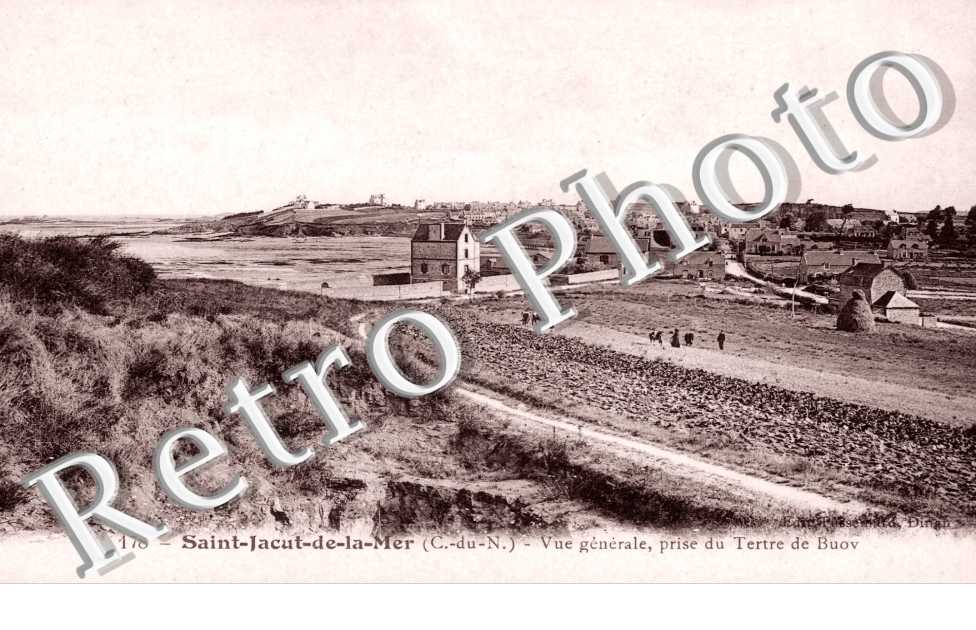 Vue generale prise du Tertre de Buov