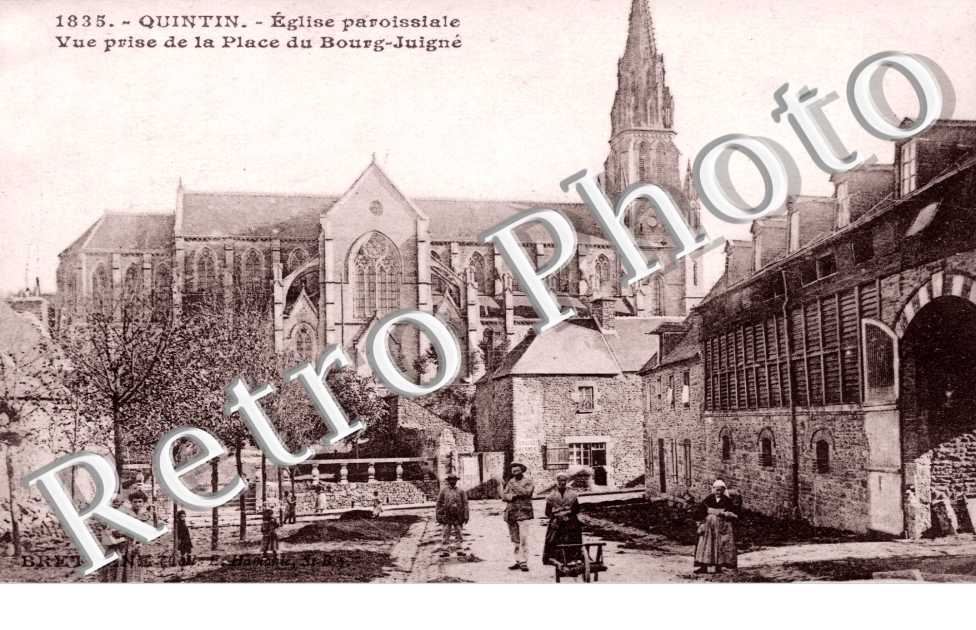 Eglise, Vue de la Place du Bourg Juigne