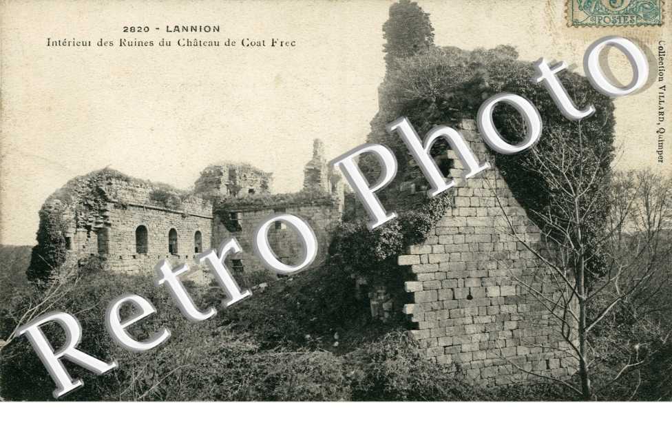 Intérieur des Ruines du Château de Coat Frec