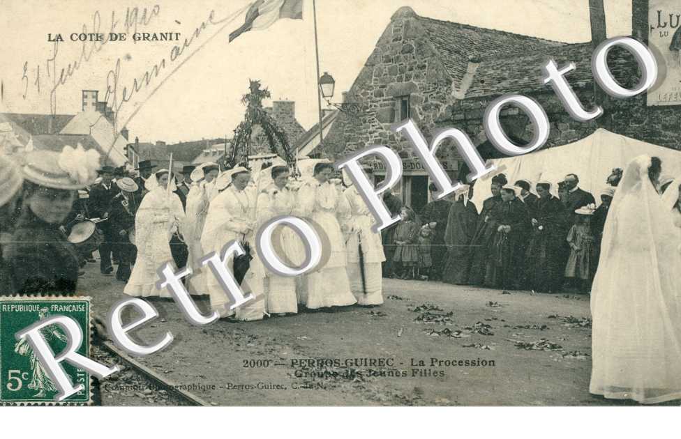 La Procession, Groupe de Jeunes Filles