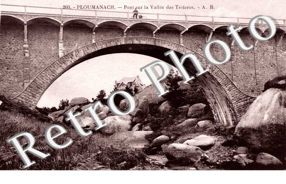 PLOUMANACH Pont sur la vallee des Troieros