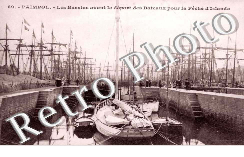 les bassins avant le dart des bateaux pour la peche d'Islande