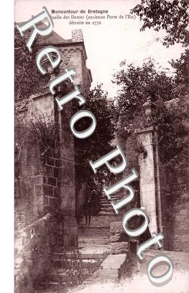 Porte et ruelle dames