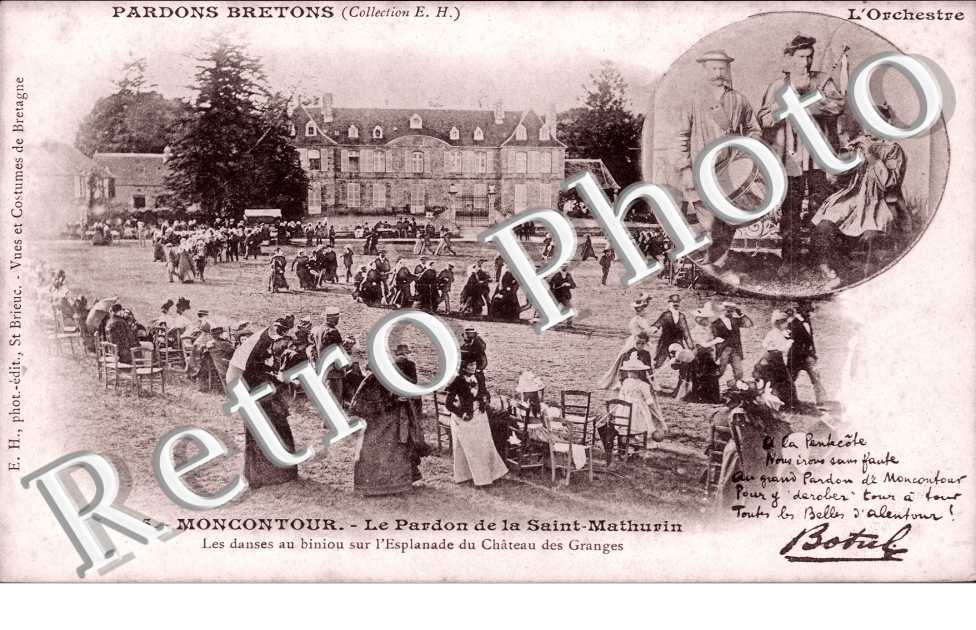 le pardon de la St Mathurin les danses au biniou sur l'esplanade du Chateau des Granges