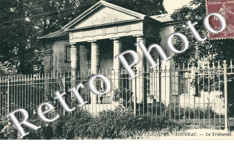 Le Tribunal