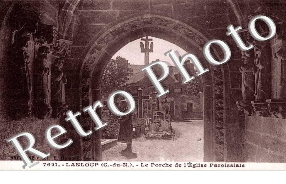le porche de l'eglise paroissiale