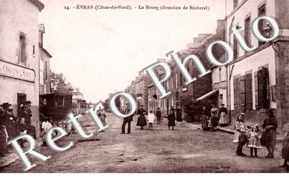 le bourg (direction de Becherel)