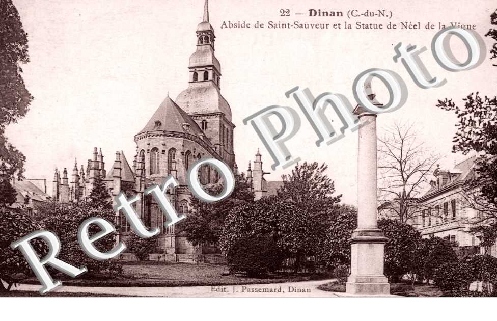 Abside de Saint Sauveur et la Statue de Neel de la Vigne