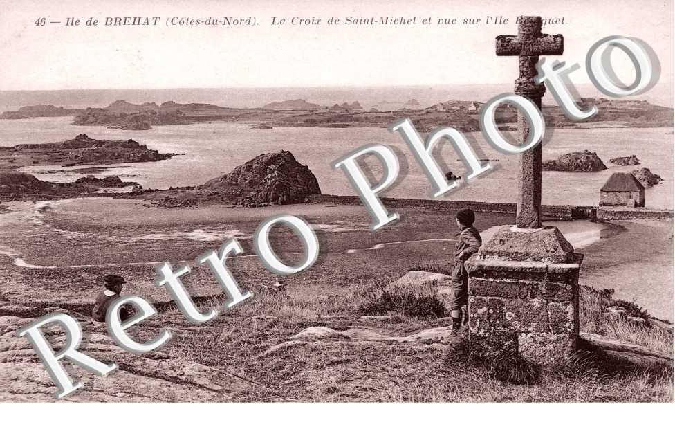 Croix de Saint Michel et Vue de l'Ile Beniguet