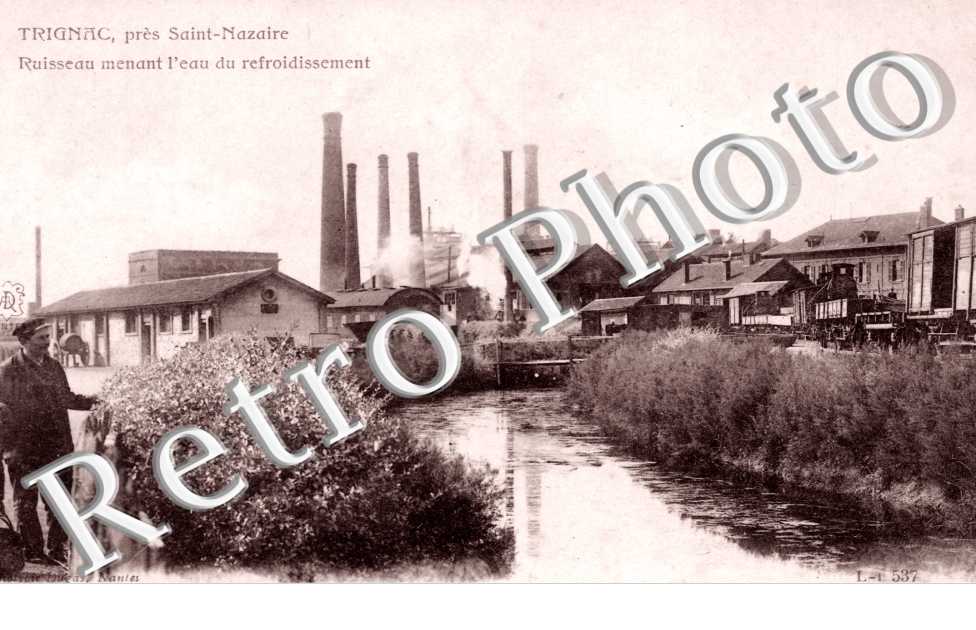Ruisseau menant l'eau du refroidissement