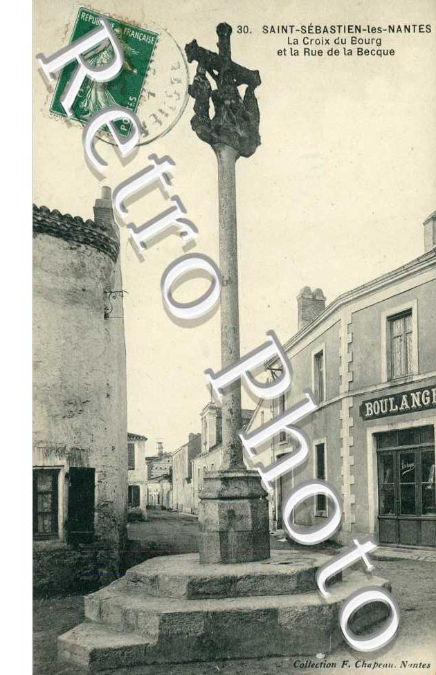 la croix du bourg et rue de la Becque