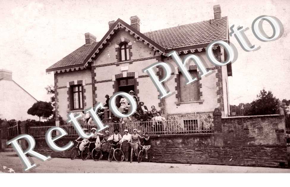 Une Villa et groupe de personnes