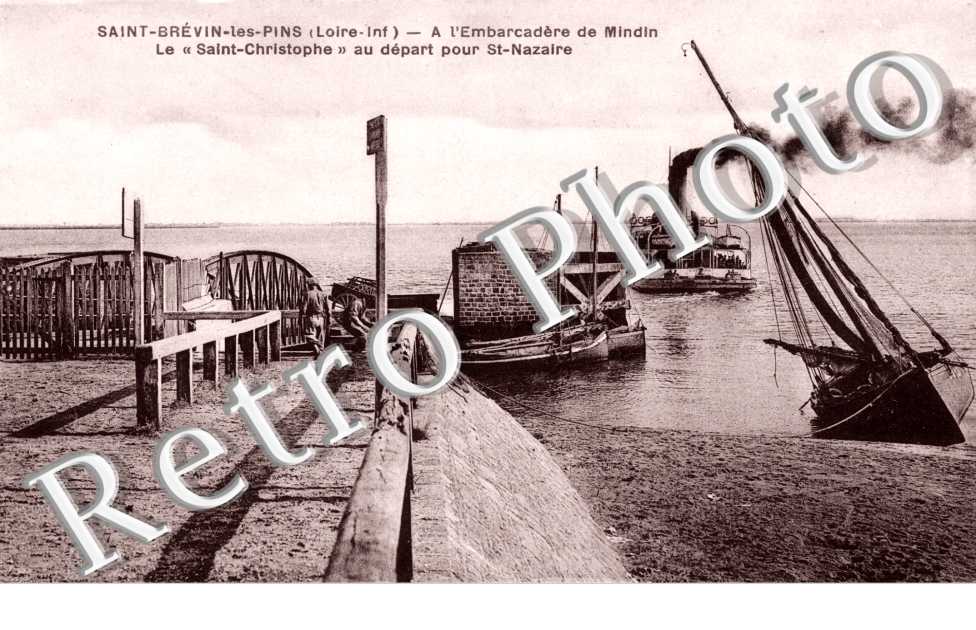 a l'embarcadere de Mindin Le saint-christophe au depart pour Saint-Nazaire