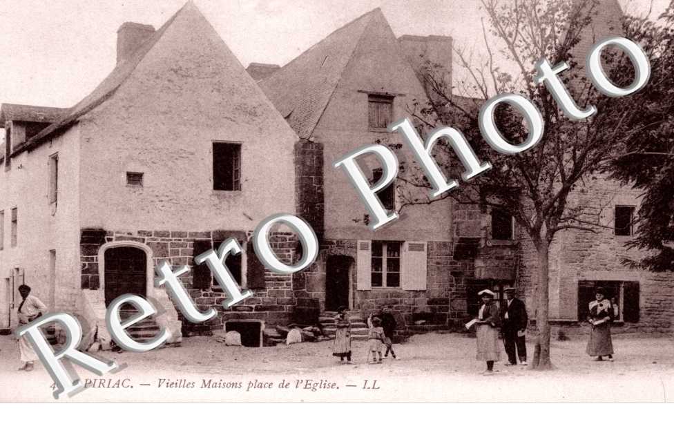 vieilles maisons place de l'eglise