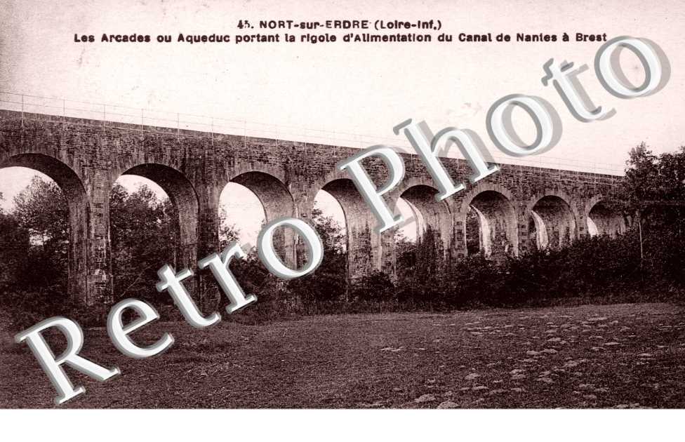 Aqueduc portant la rigole d'alimentation du canal de Nantes a Brest