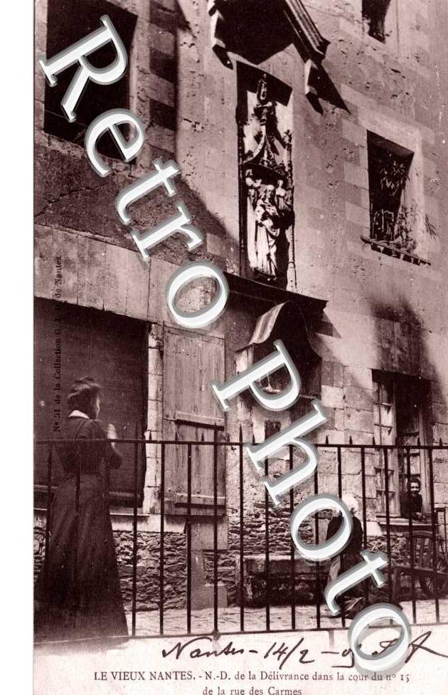 Notre Dame de la Delivrance dans la cour du n° 15 de la rue des Carmes