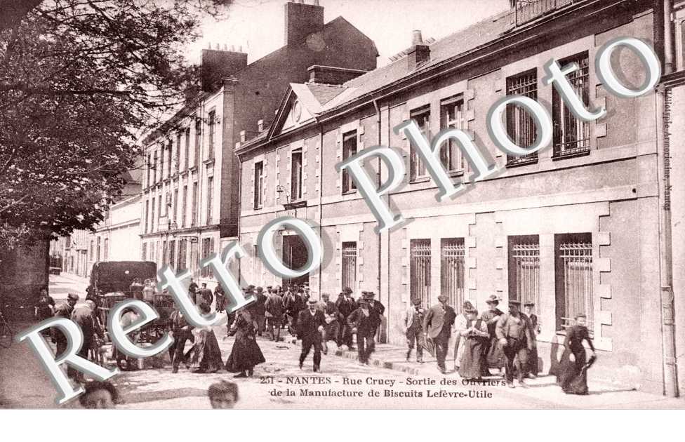 Rue cCrucy - Sortie des Ouvriers de la Manufacture de Biscuits Lefèvre Utile