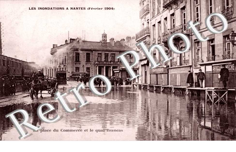 les inondations fevrier 1904  La place du commerce et le quai Brancas