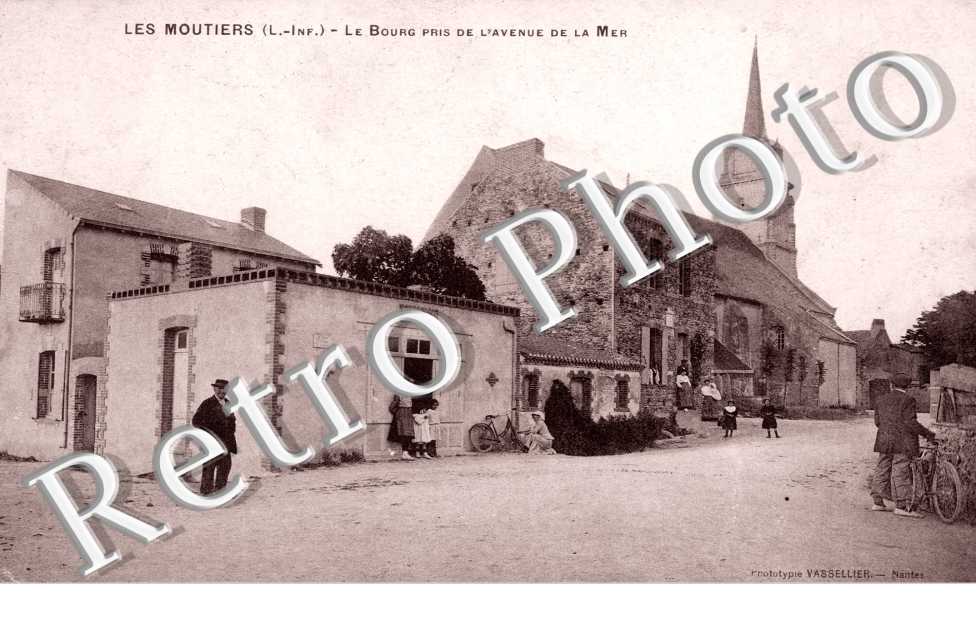 le bourg pris de l'avenue de la mer