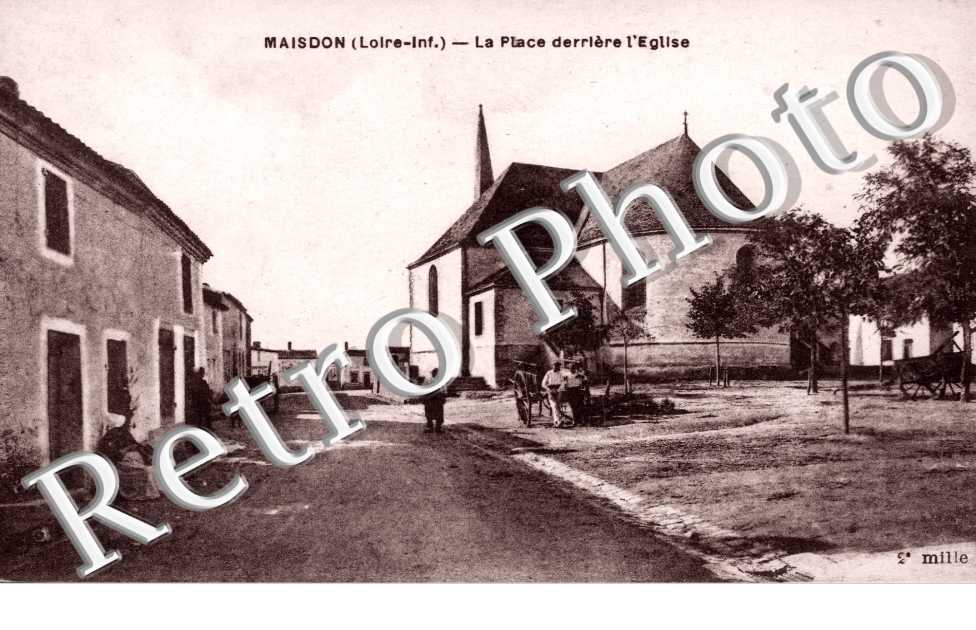 la place derriere l'eglise