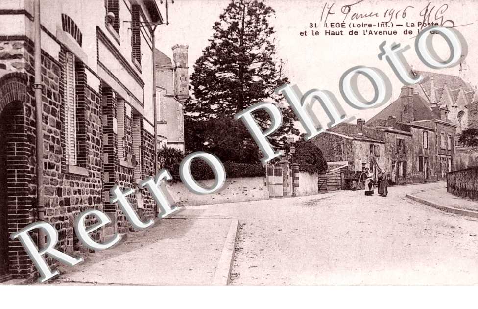 La poste et le haut de l'avenue de la gare