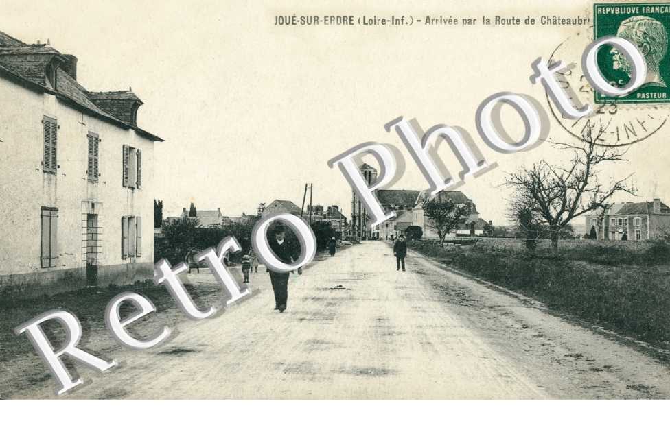 Arrivee par la route de Chateaubriant