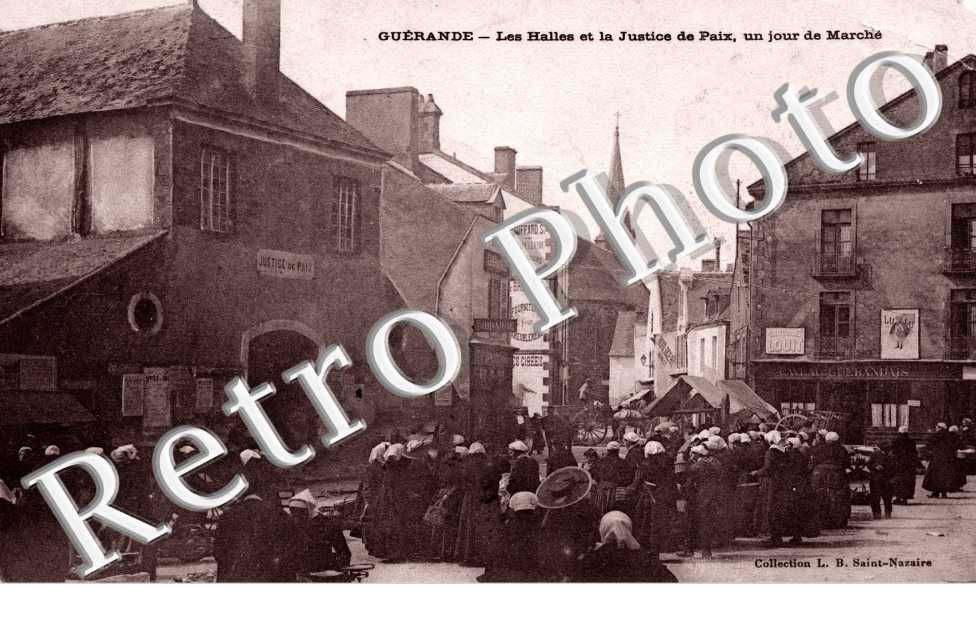 Les Halles et la Justice de Paix un jour de Marché