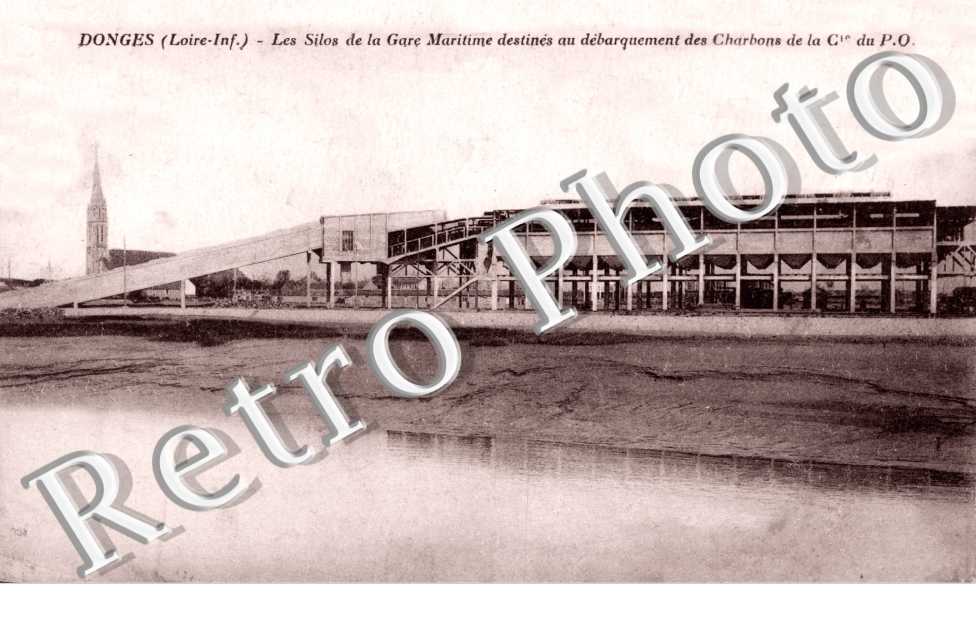 les Silos de la Gare Maritime destines au debarquement des Charbons de la Compagnie du P.O.