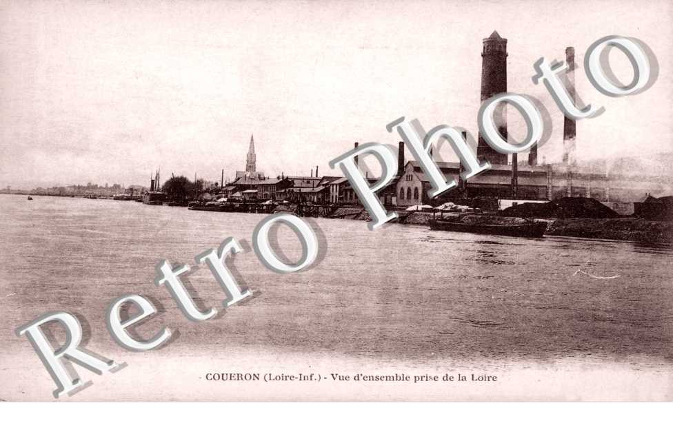 les usines Vue d'Ensemble prise de la Loire