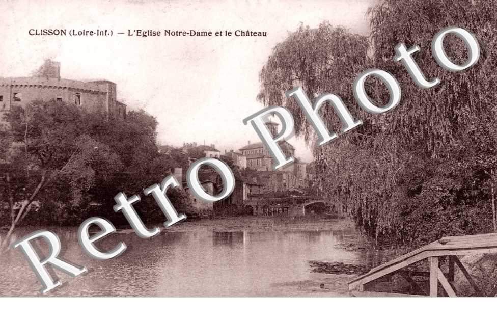 Le Chateau et l'Eglise Notre Dame