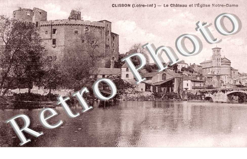 Le Chateau et l'Eglise Notre Dame