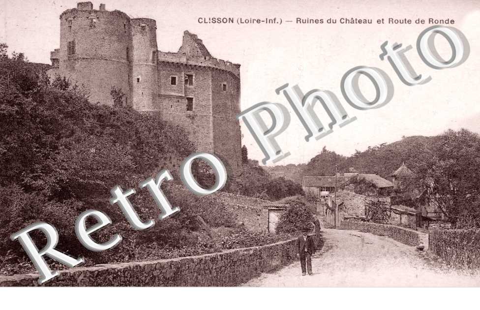 Ruines du Chateau et Route de Ronde