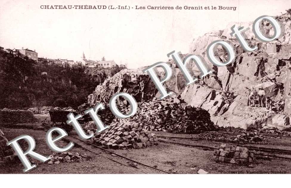 les carrieres de granit et le bourg