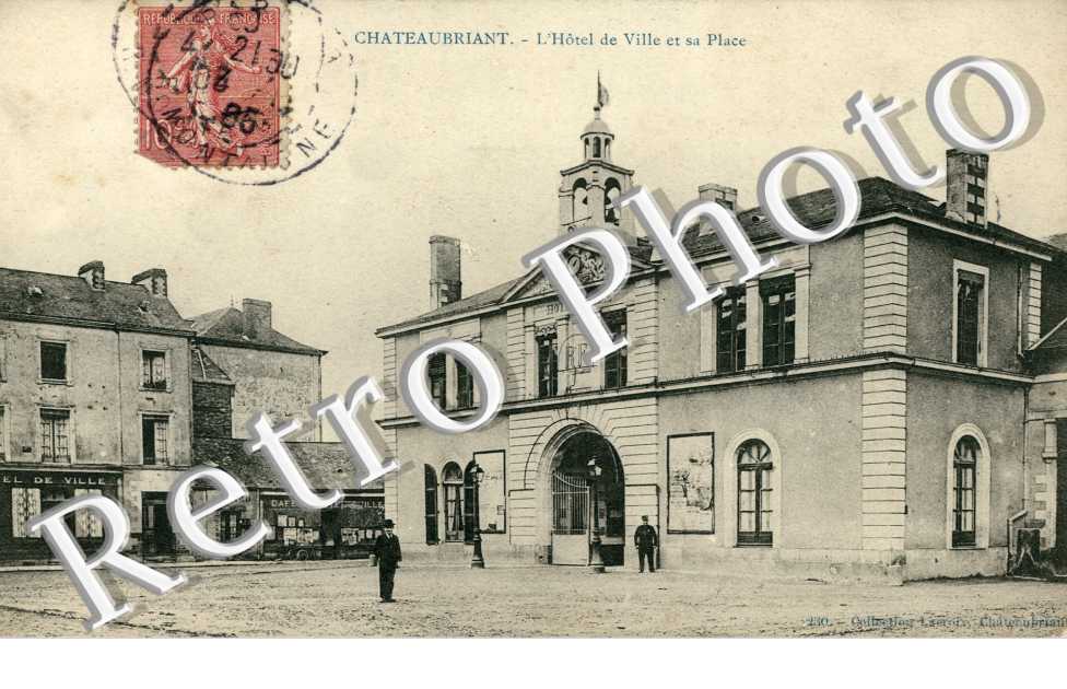 L'Hotel de Ville et sa Place