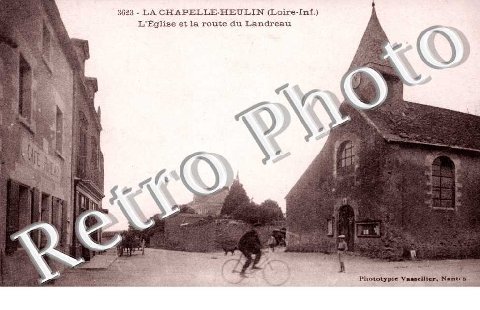 l'eglise et la route du landreau