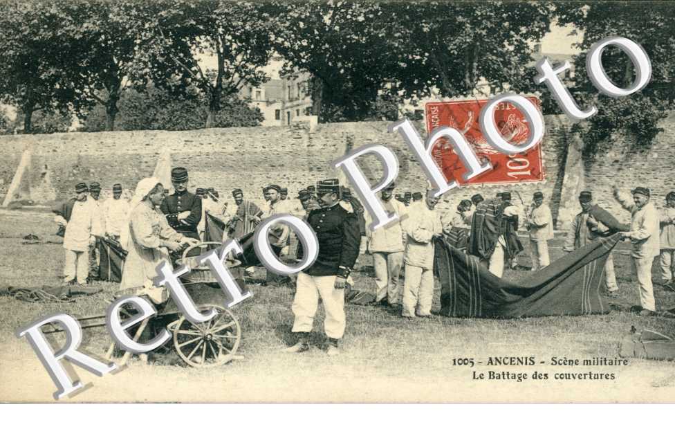 scene militaire - le battage des couvertures