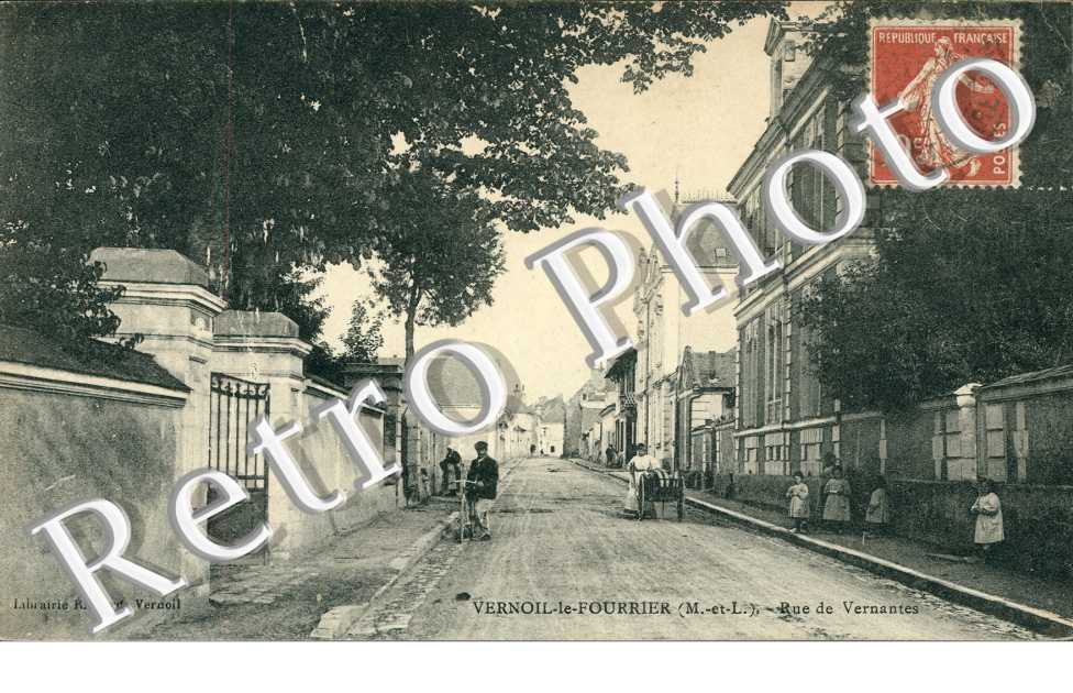 Rue de Vernantes