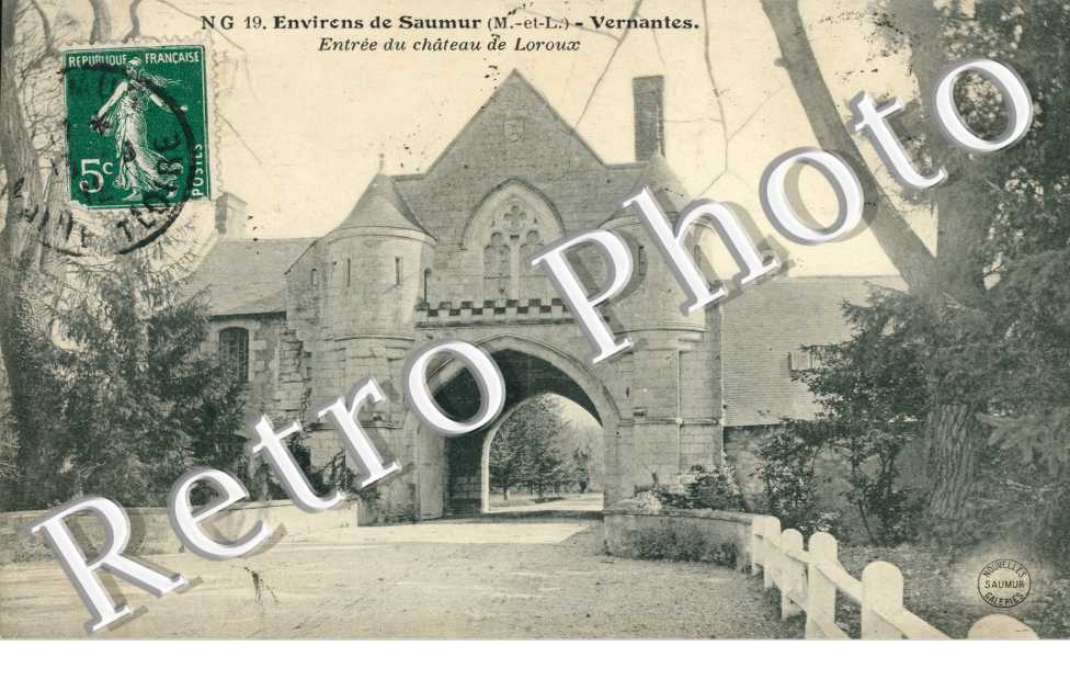 Entree du Chateau du Louroux