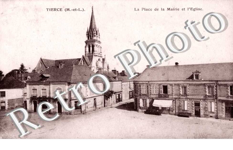La Place de la Mairie et l'Eglise