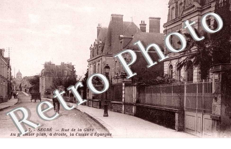  Rue de la Gare et la Caisse d'Epargne